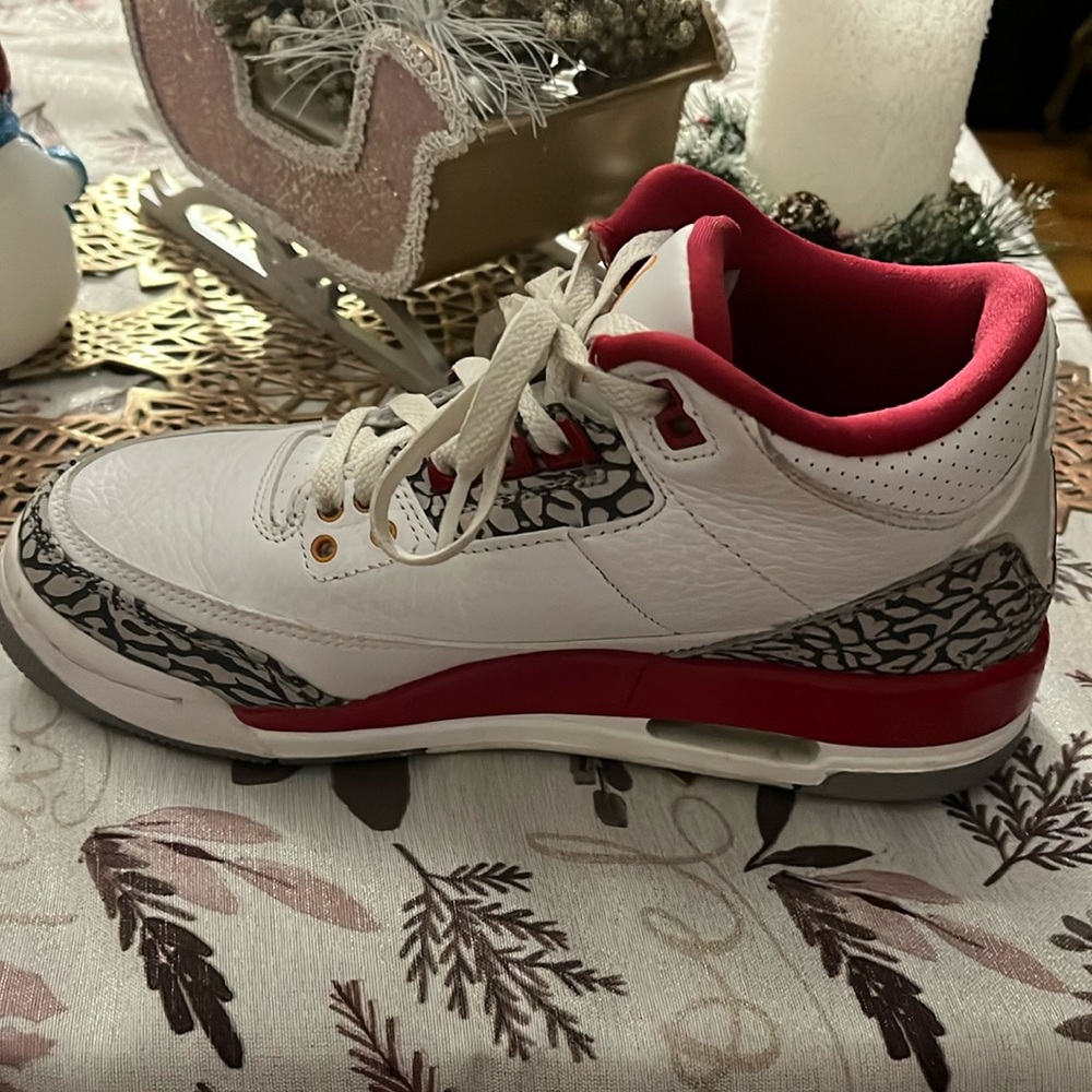 Good condition size 5 1/2 Jordan threes colors white gray and maroon red
